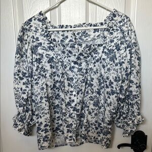 NWT cupcakes and cashmere floral linen top M